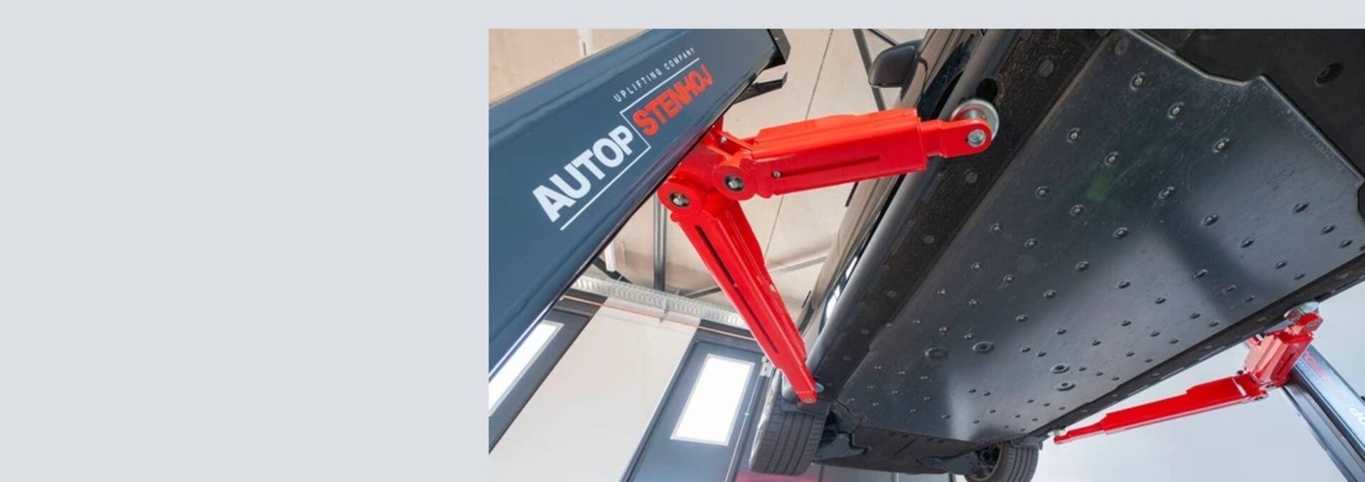 Niezawodny podnośnik kolumnowy MAESTRO 2.35 NxT DO SAMOCHODÓW ELEKTRYCZNYCH 
